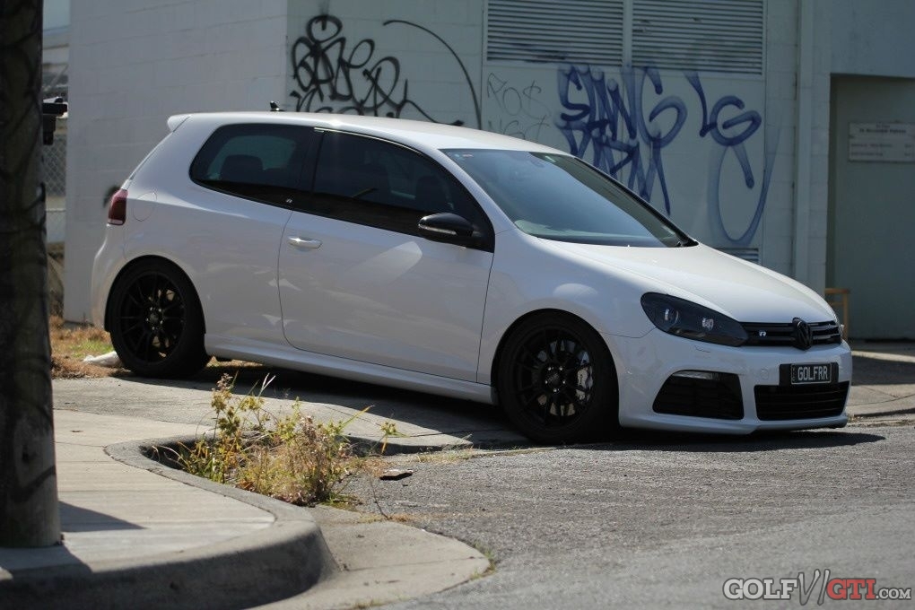 Белый чёрный Volkswagen Golf 6